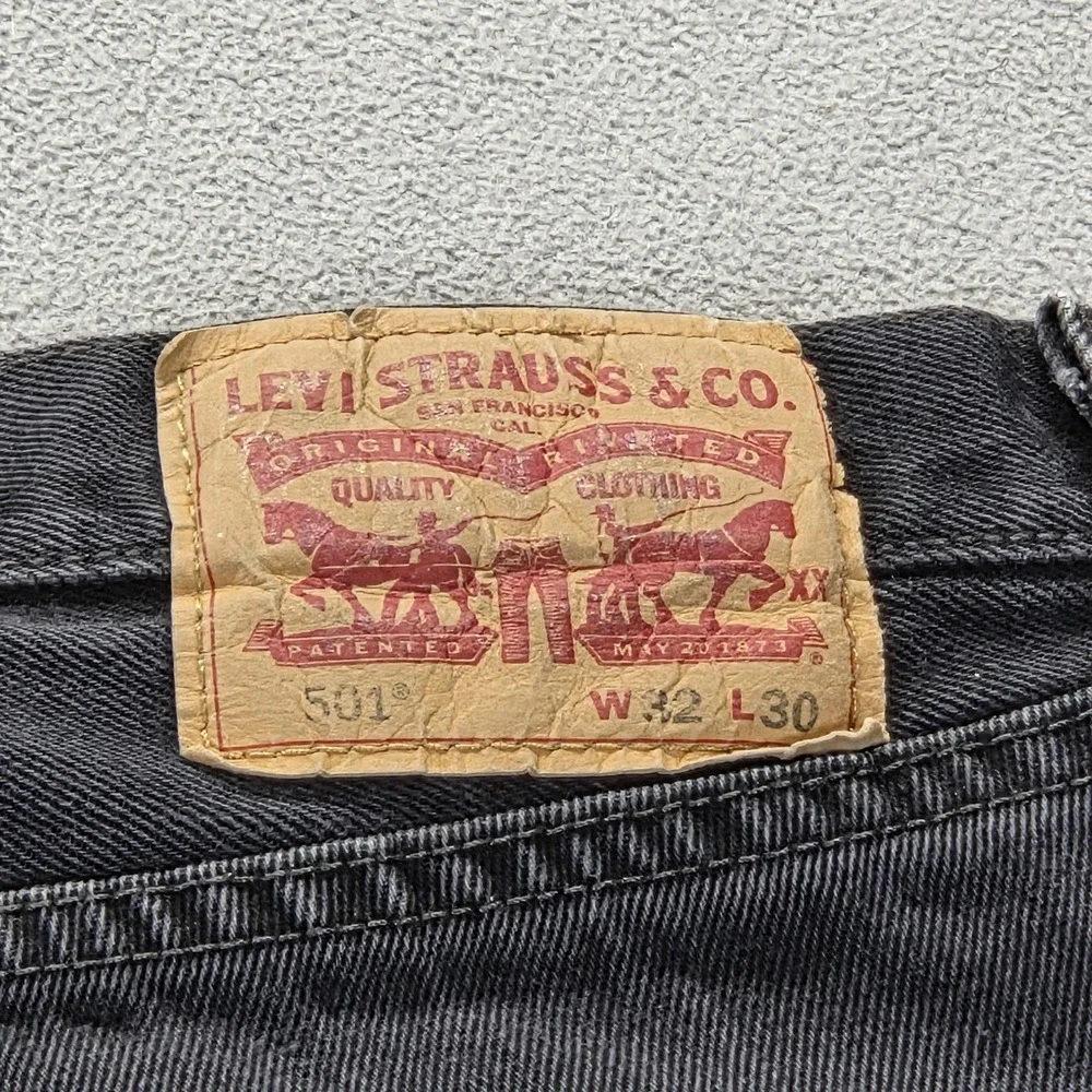 Levis 501‎ Jeans Mens Gray Charcoal Wash Straight Regular Button Fly Fits 30x27